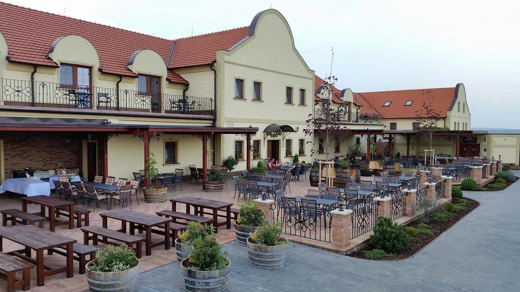 Vinarstvi U Kaplicky Hotell Zaječí Exteriör bild