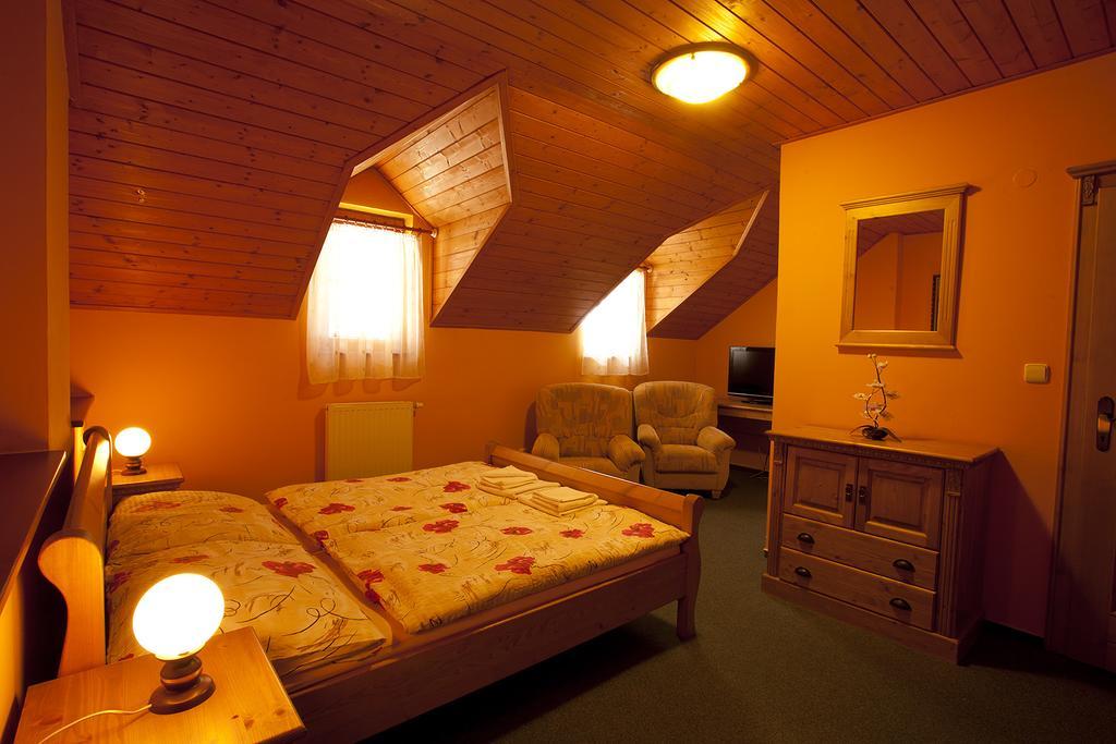 Vinarstvi U Kaplicky Hotell Zaječí Rum bild