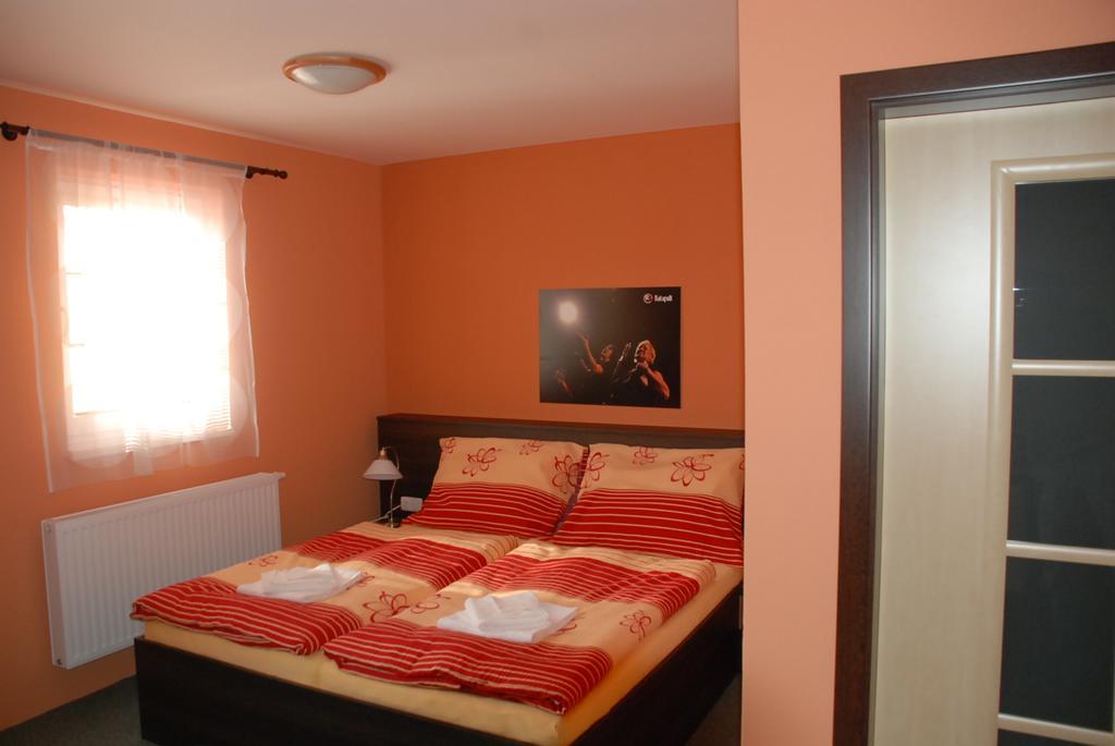 Vinarstvi U Kaplicky Hotell Zaječí Rum bild