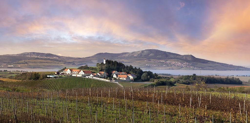 Vinarstvi U Kaplicky Hotell Zaječí Exteriör bild