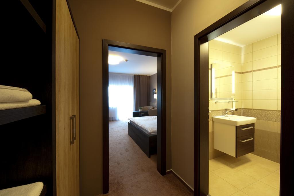 Vinarstvi U Kaplicky Hotell Zaječí Rum bild