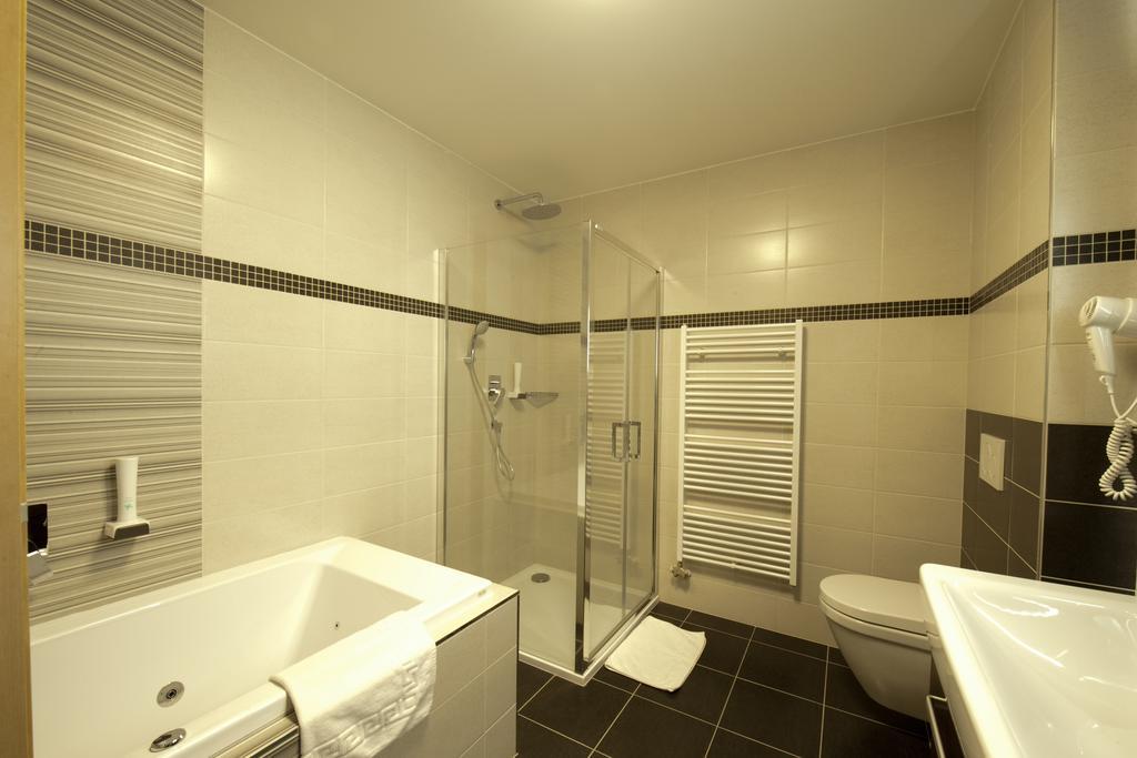 Vinarstvi U Kaplicky Hotell Zaječí Rum bild