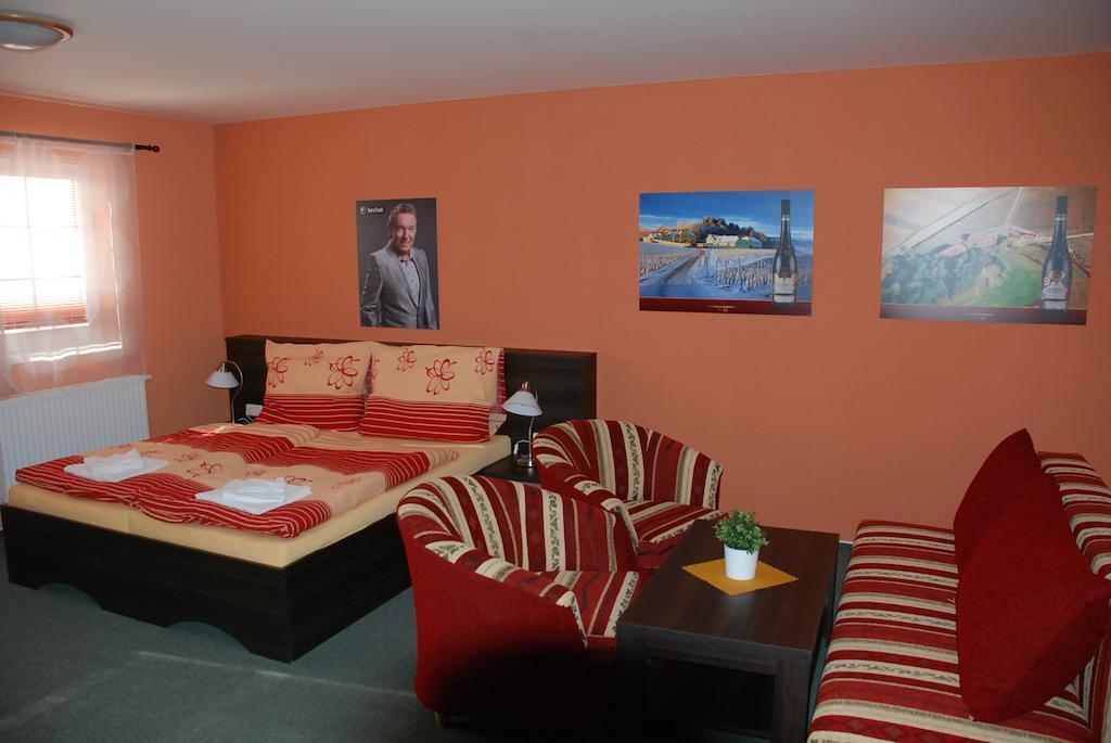 Vinarstvi U Kaplicky Hotell Zaječí Rum bild