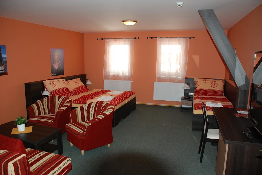 Vinarstvi U Kaplicky Hotell Zaječí Rum bild