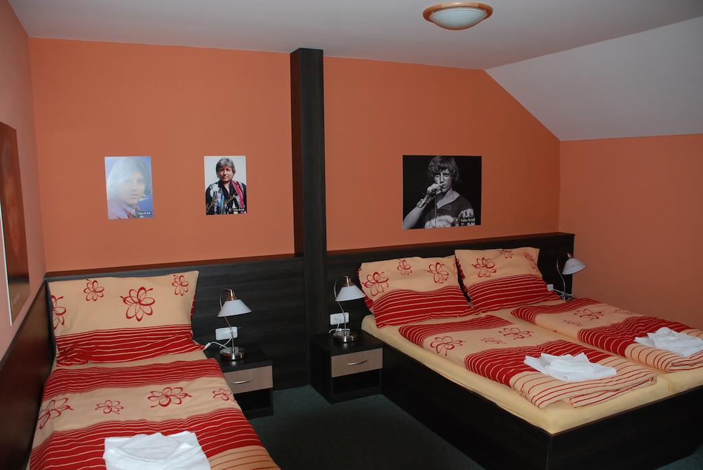 Vinarstvi U Kaplicky Hotell Zaječí Rum bild