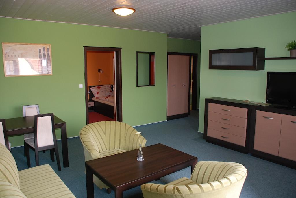 Vinarstvi U Kaplicky Hotell Zaječí Rum bild